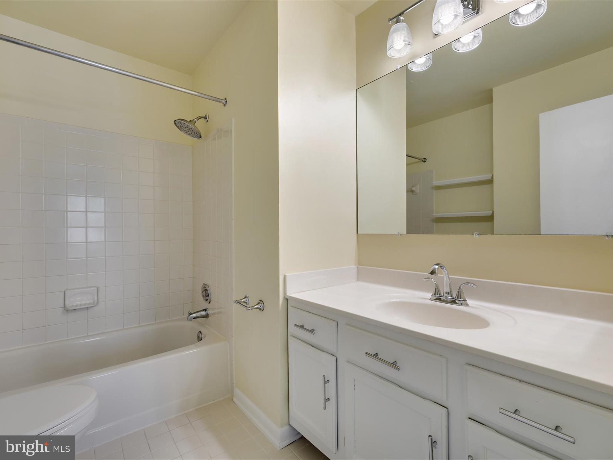 COLLEGE VIEW - Residential Lease