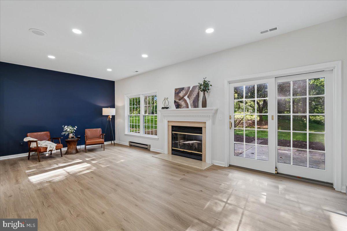 COLLEGE HILLS - Residential