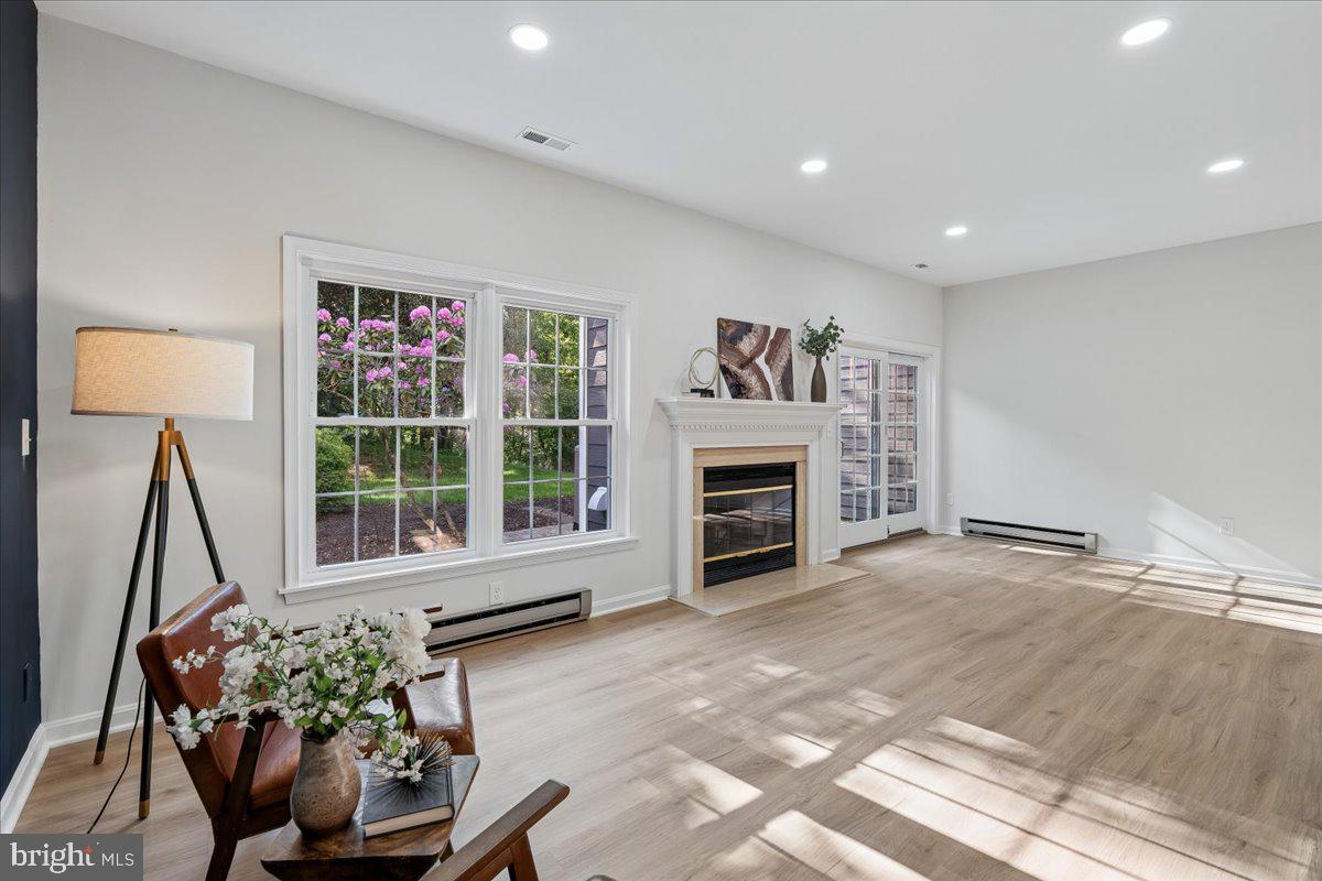 COLLEGE HILLS - Residential