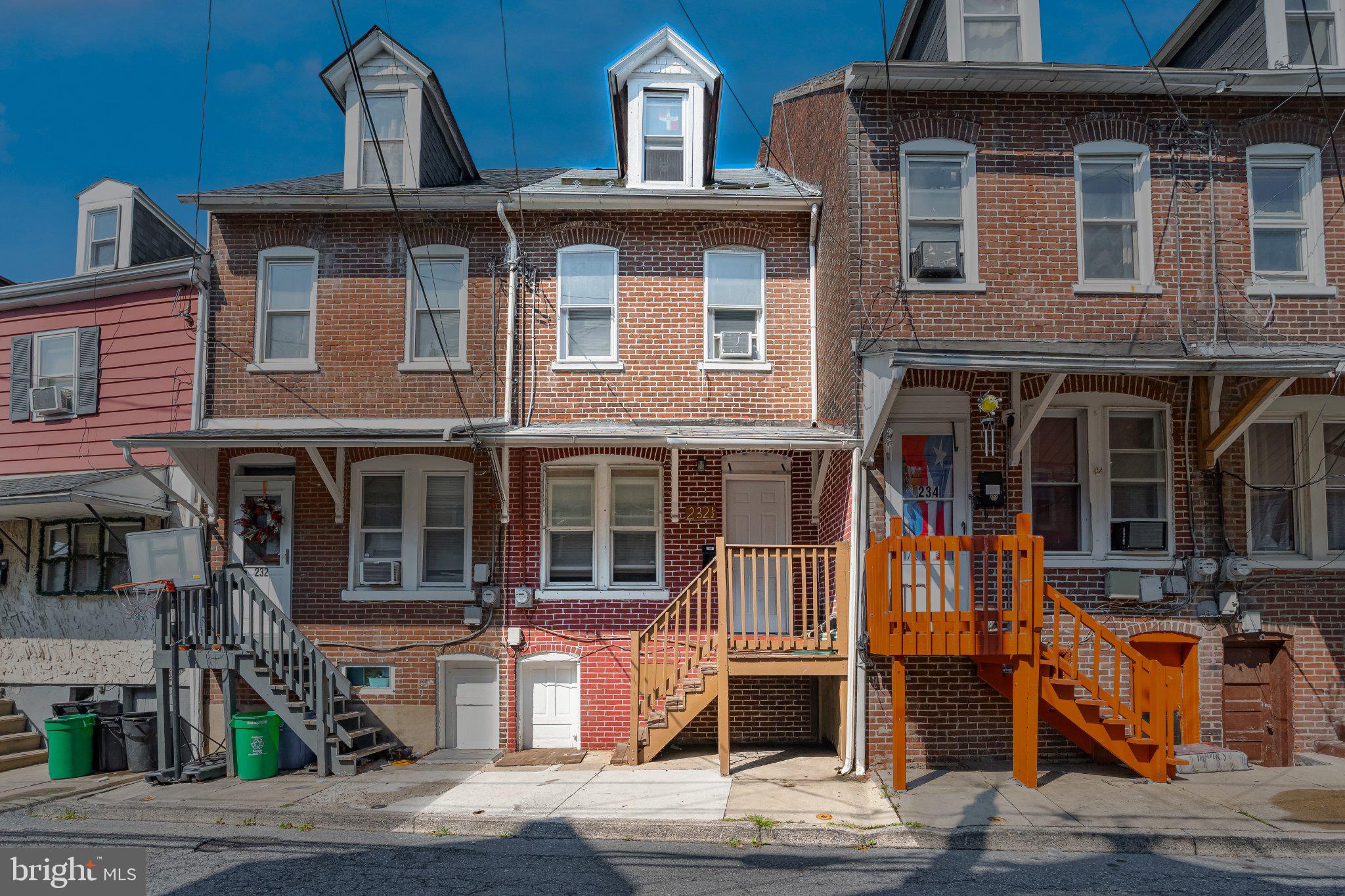 232 N RAILROAD STREET 1/2