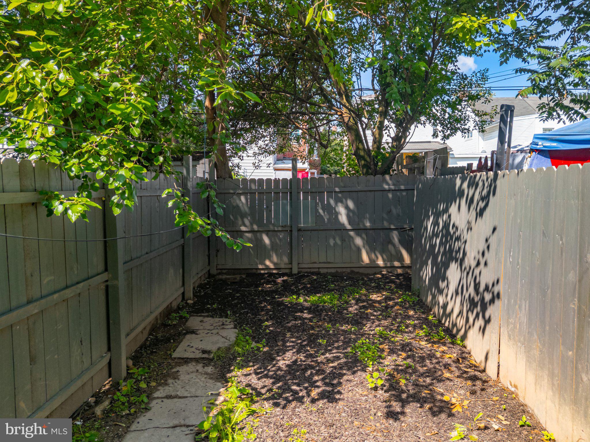 232 N RAILROAD STREET 1/2