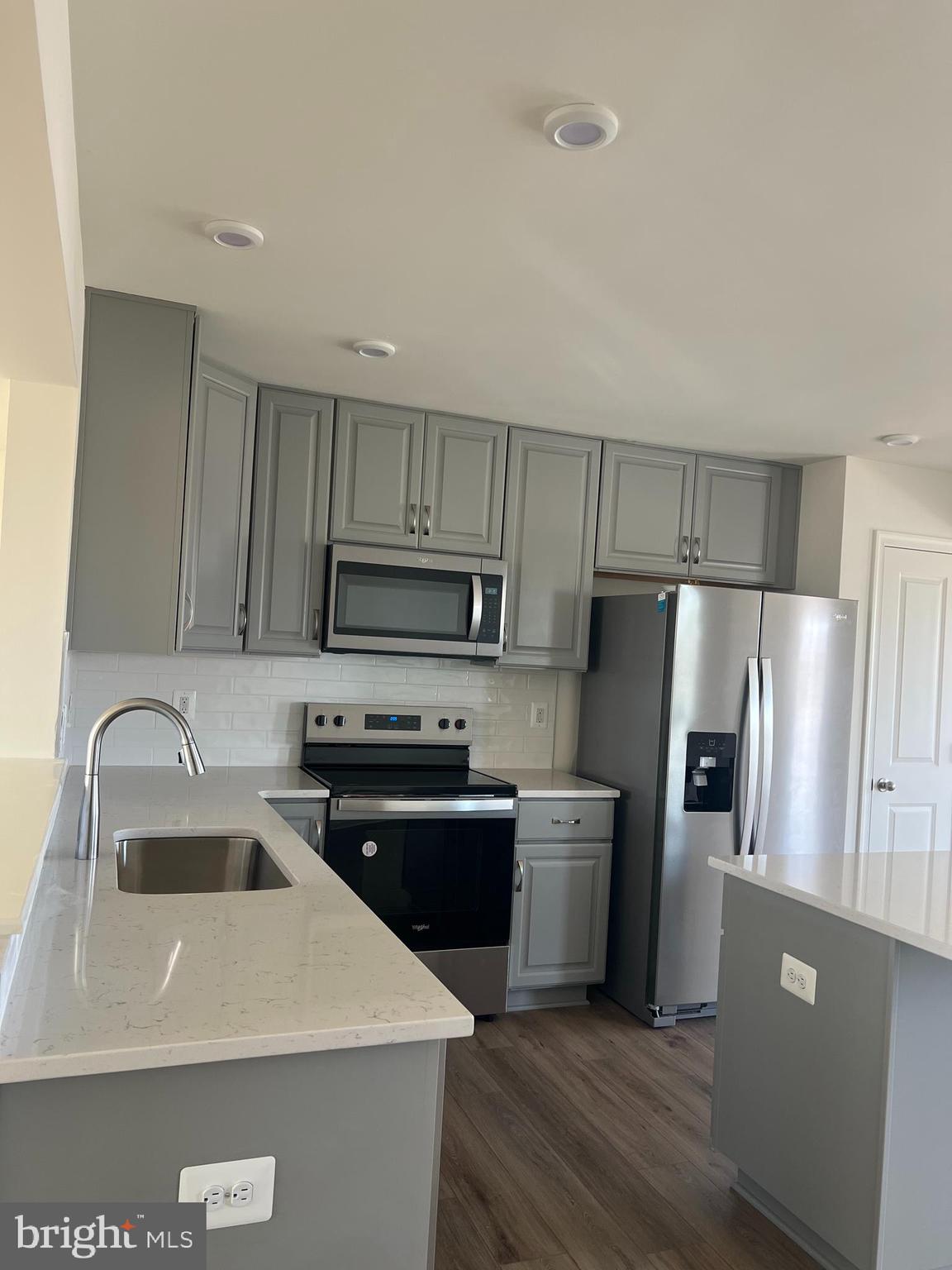 OVERLOOK AT RIVERSIDE TOWNHOMES - Residential Lease