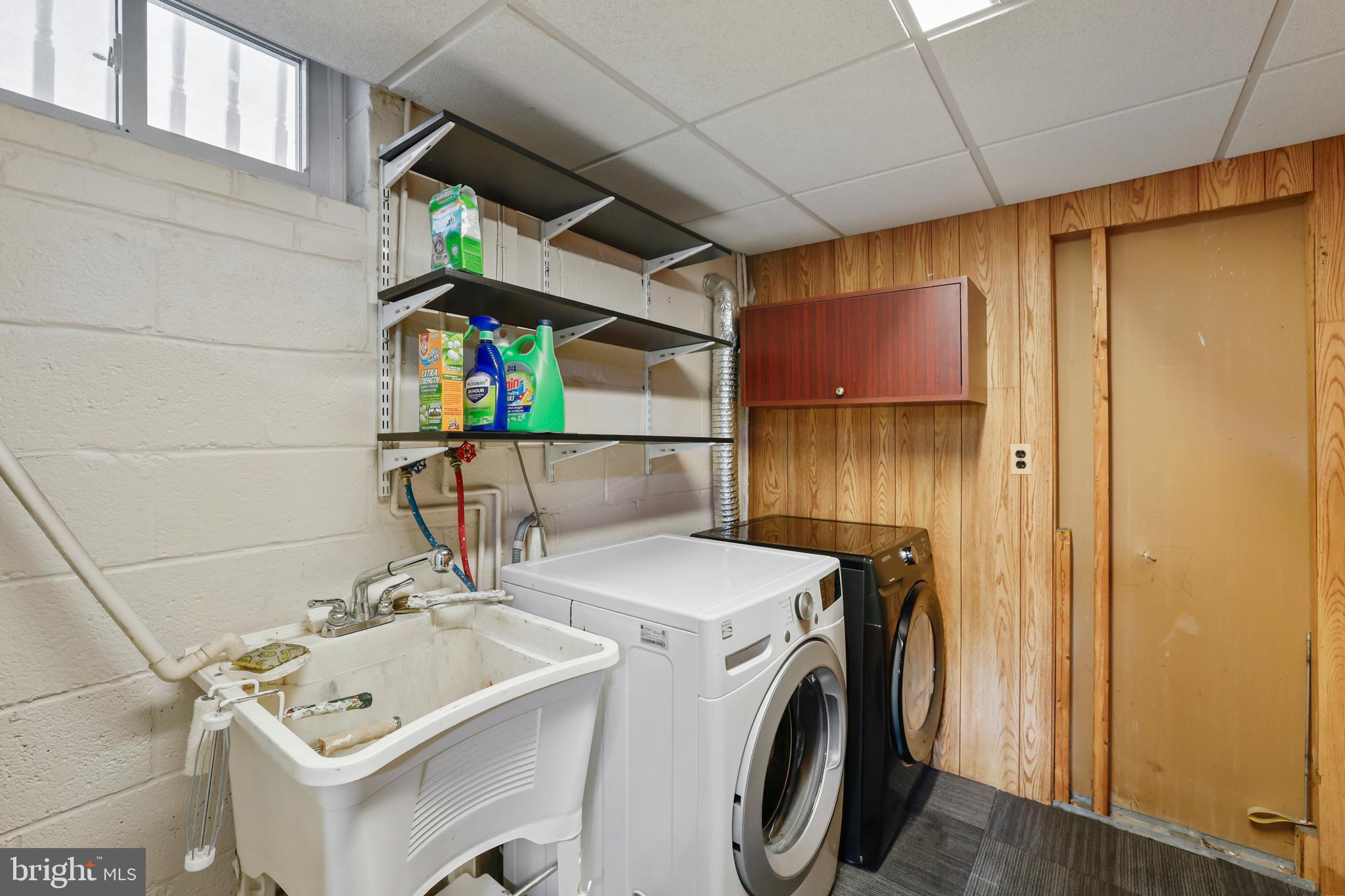 BURNT MILLS KNOLLS - Residential Lease