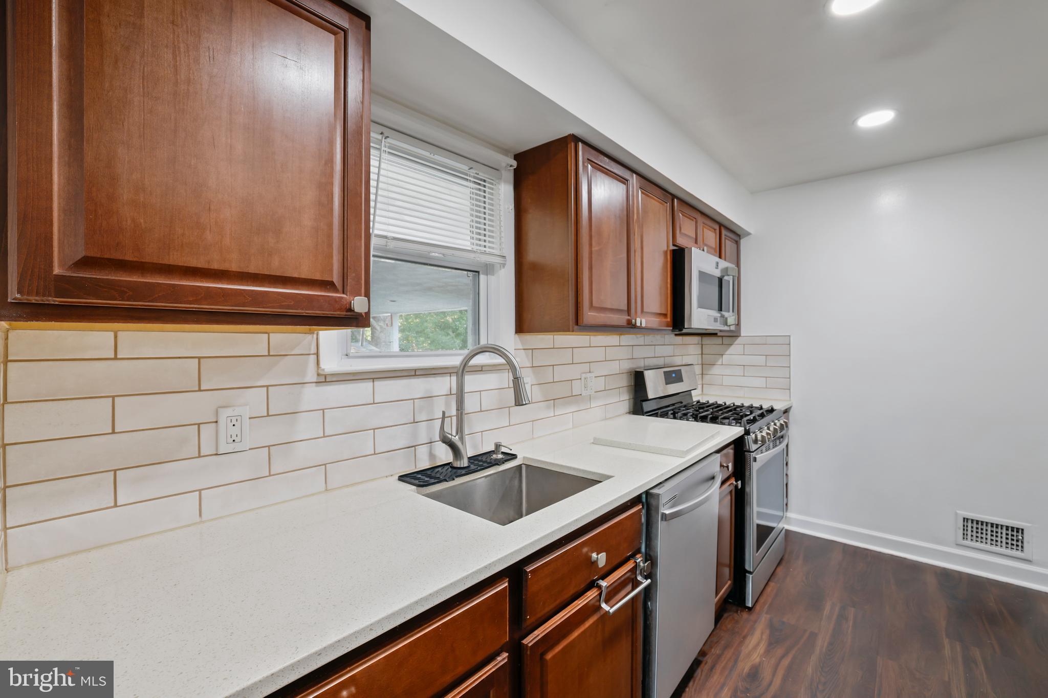 BURNT MILLS KNOLLS - Residential Lease