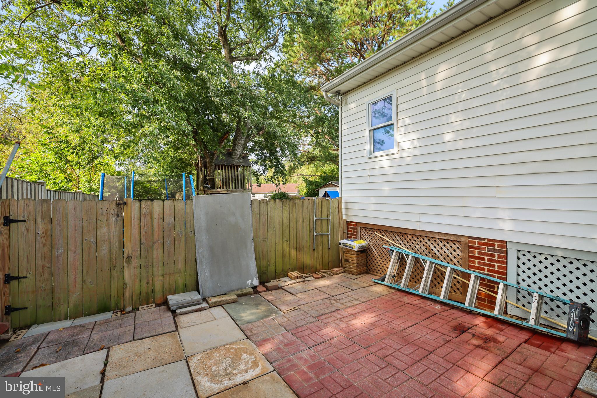 BURNT MILLS KNOLLS - Residential Lease