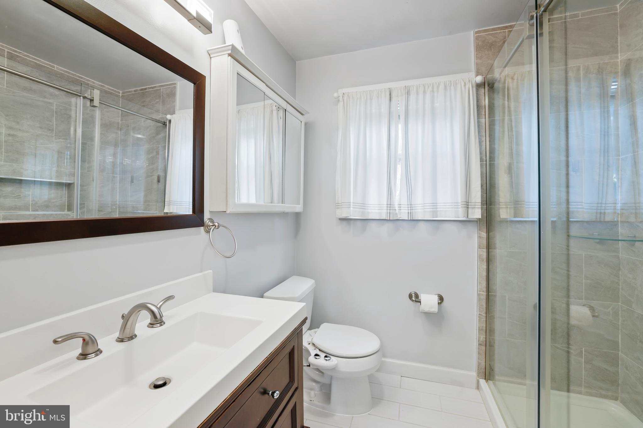 BURNT MILLS KNOLLS - Residential Lease