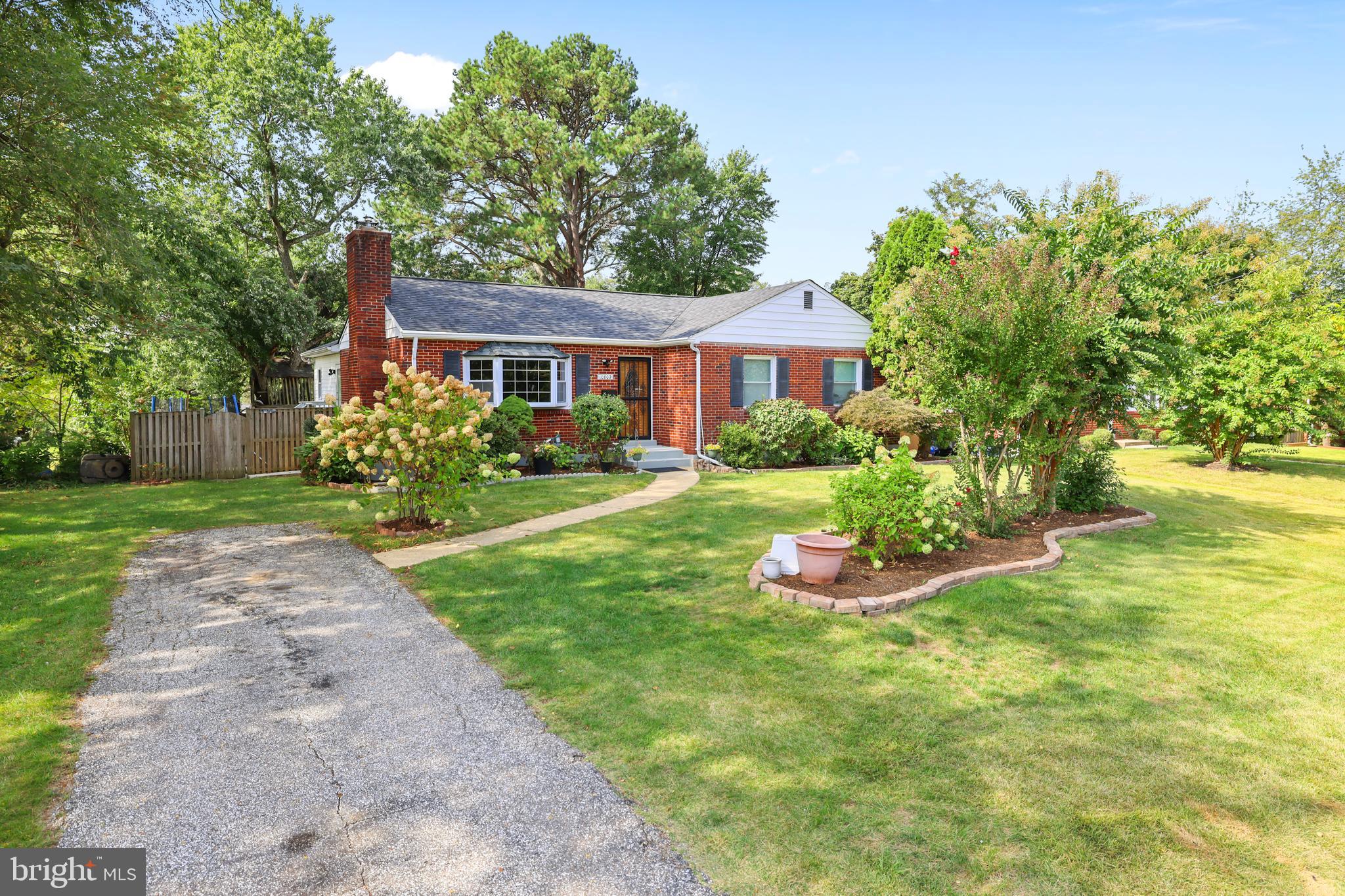 BURNT MILLS KNOLLS - Residential Lease