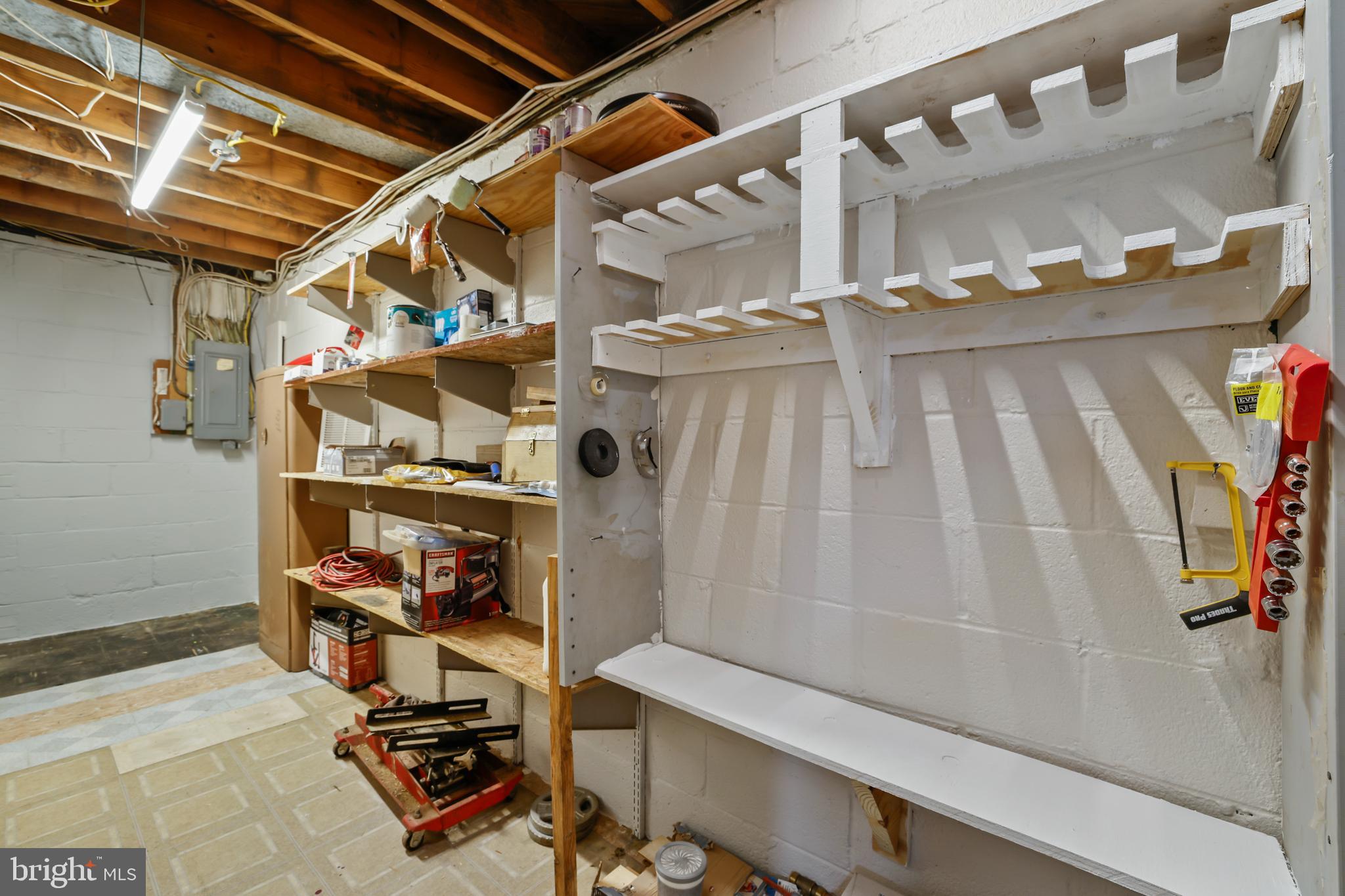 BURNT MILLS KNOLLS - Residential Lease