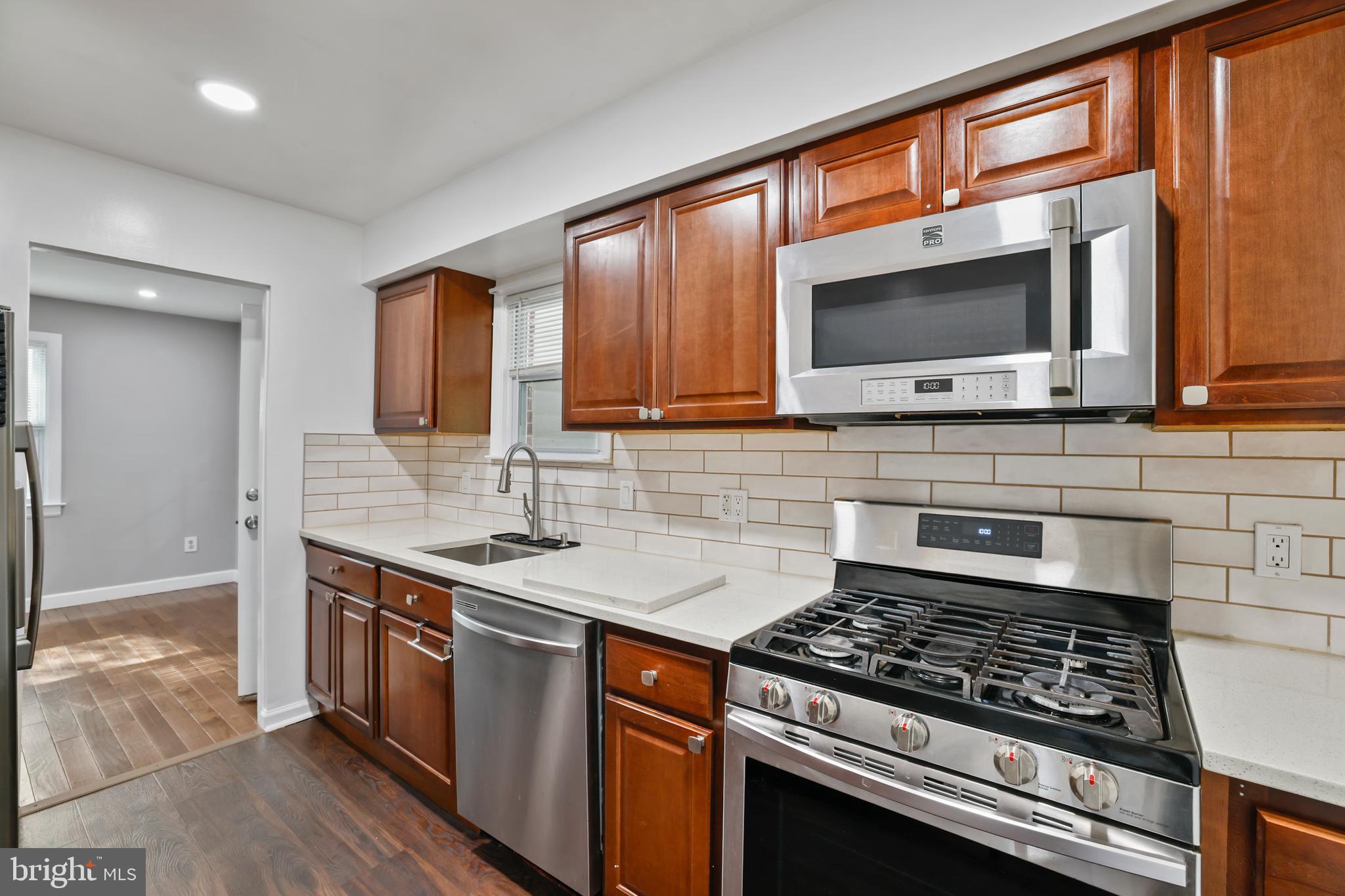 BURNT MILLS KNOLLS - Residential Lease