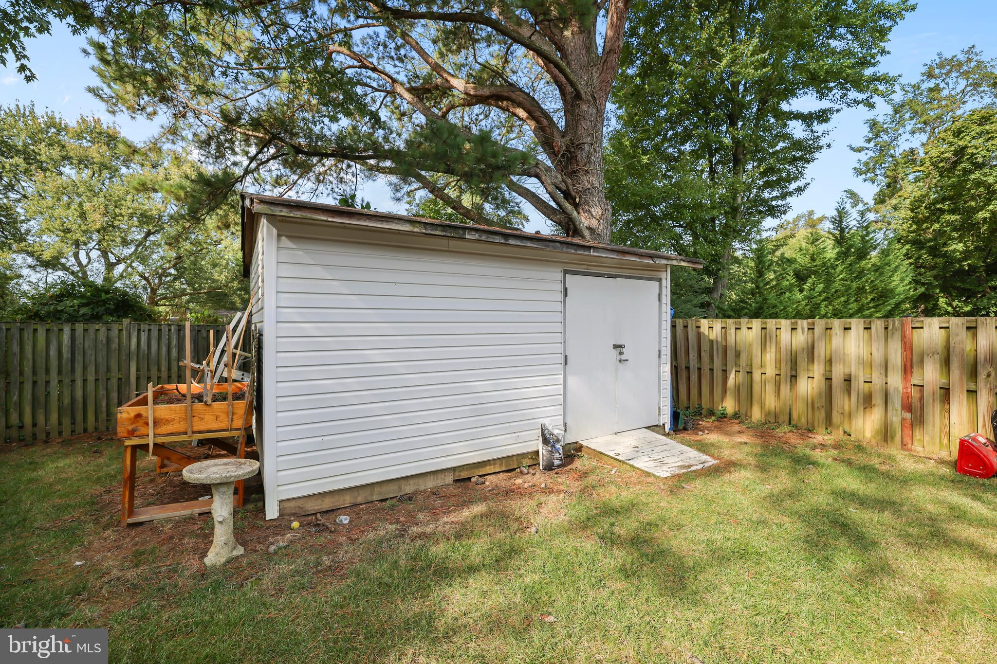 BURNT MILLS KNOLLS - Residential Lease