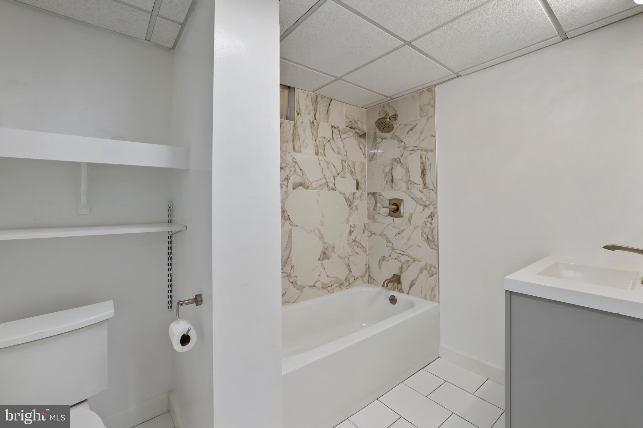 BURNT MILLS KNOLLS - Residential Lease