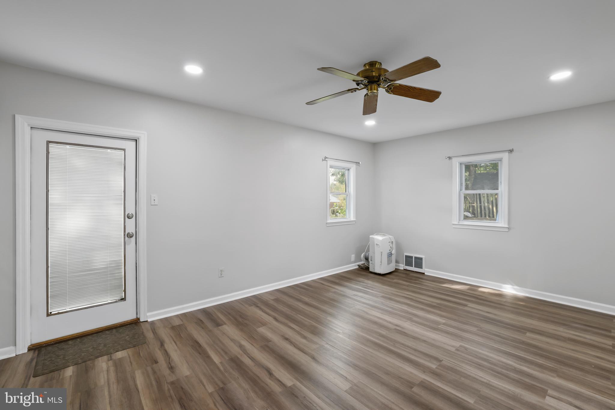 BURNT MILLS KNOLLS - Residential Lease