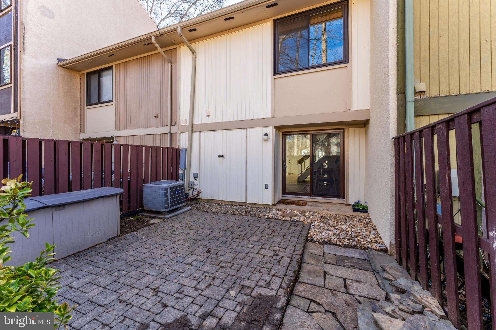 RESTON - Residential