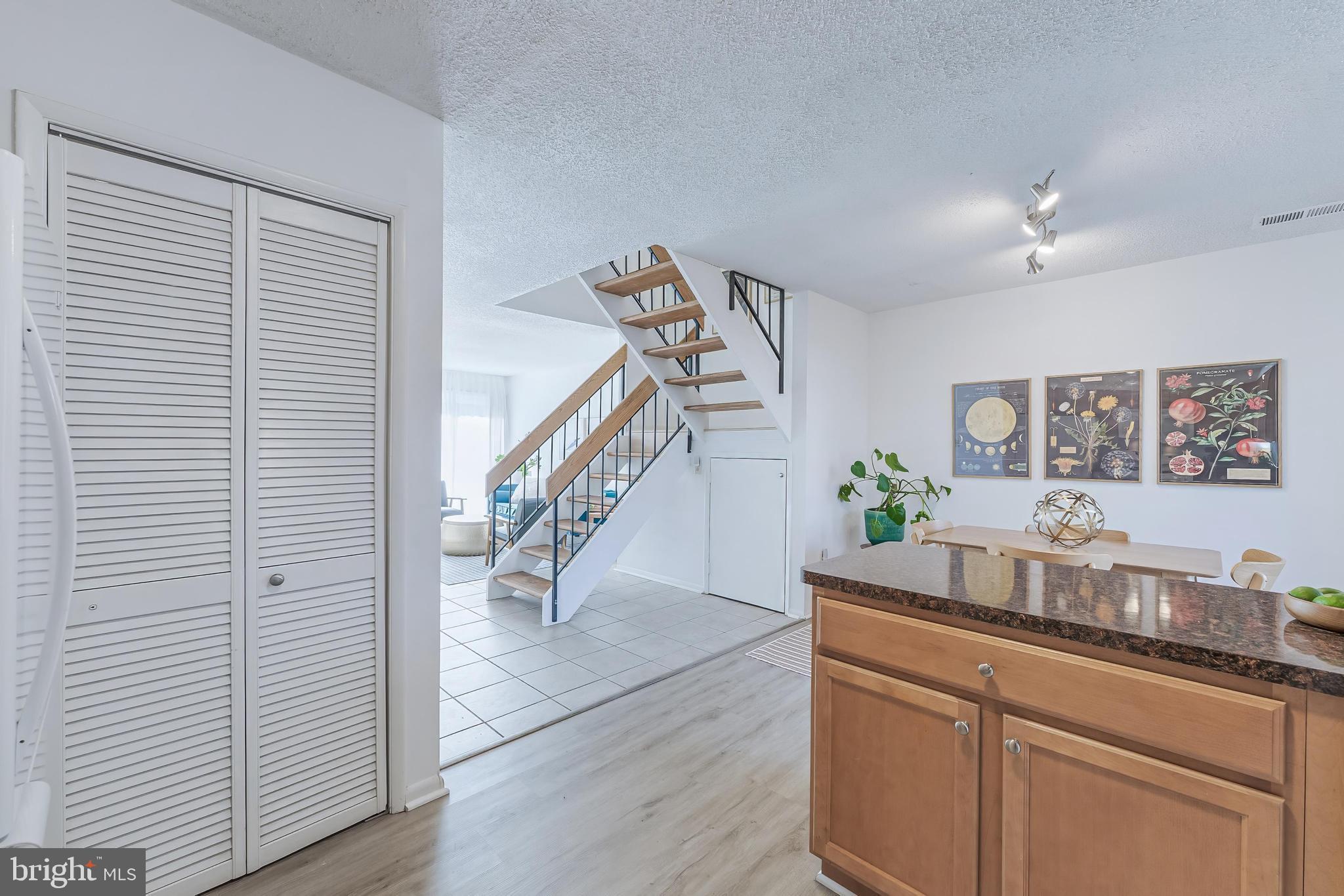 RESTON - Residential