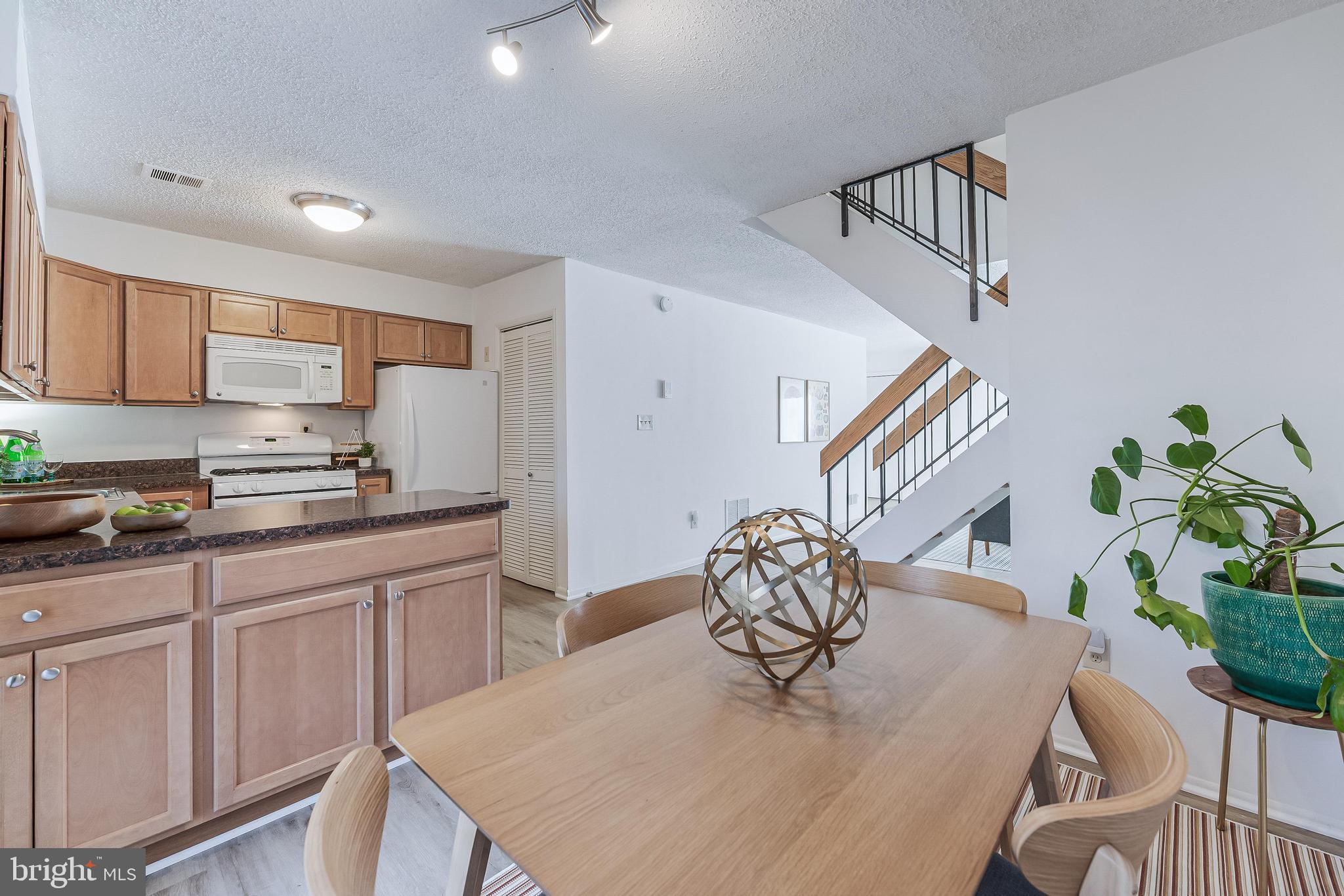 RESTON - Residential