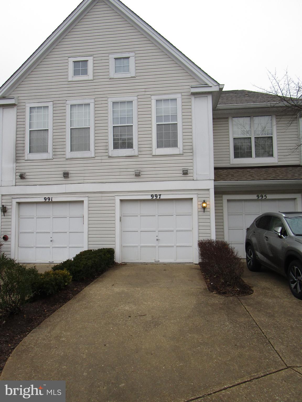 997 HILLSIDE LAKE TERRACE