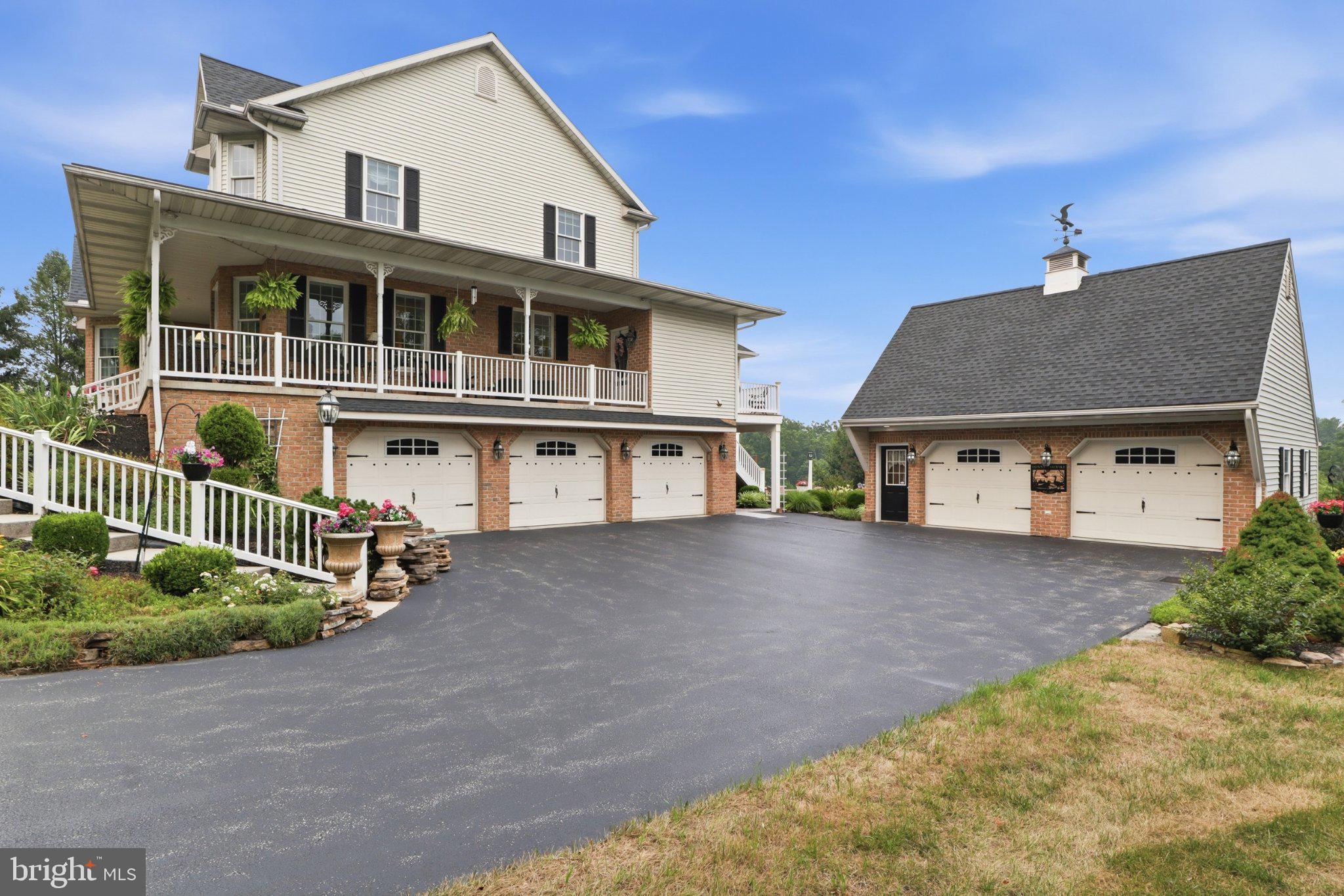 1709 COUNTRY MANOR