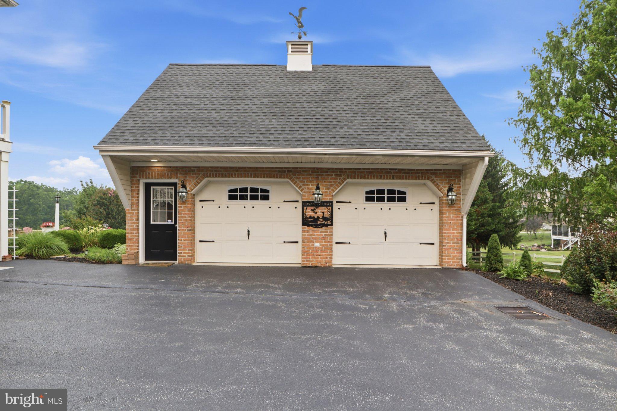 1709 COUNTRY MANOR