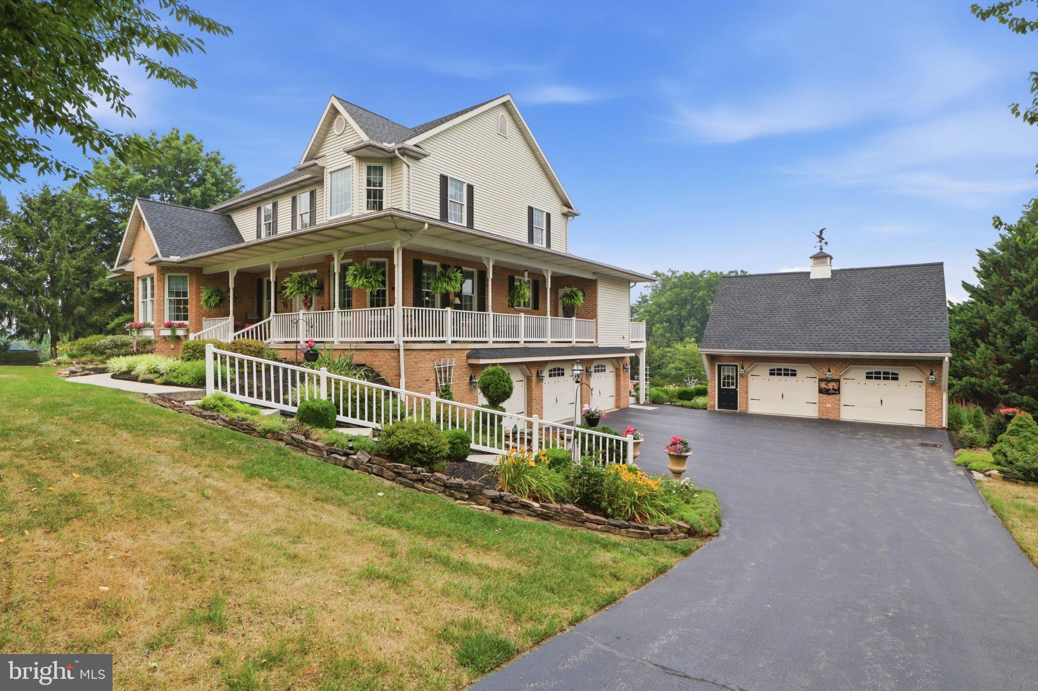 1709 COUNTRY MANOR