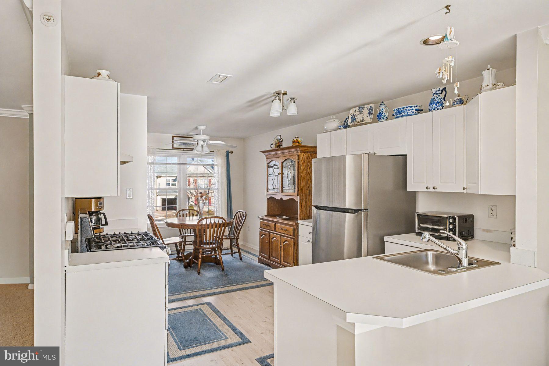 COUNTRY CROSSING - Residential