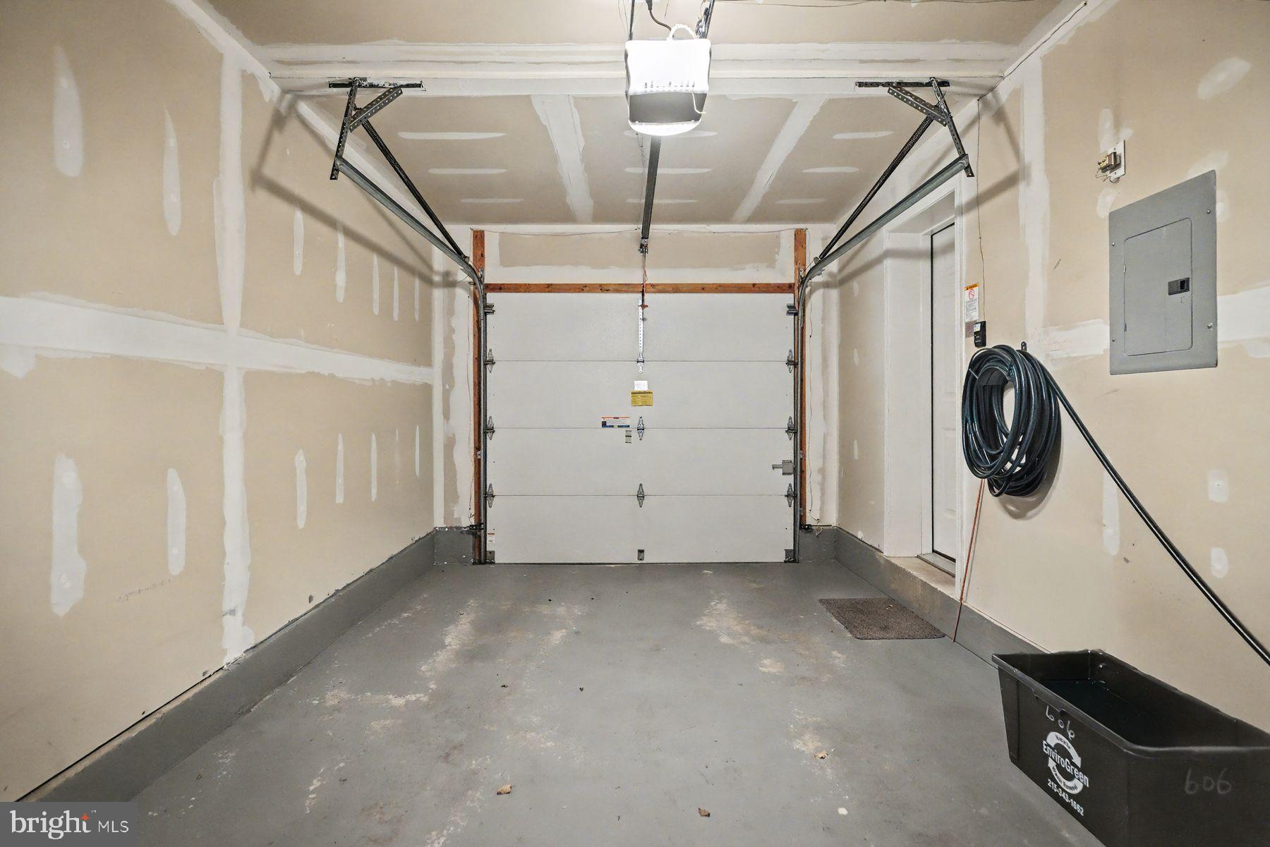 COUNTRY CROSSING - Residential