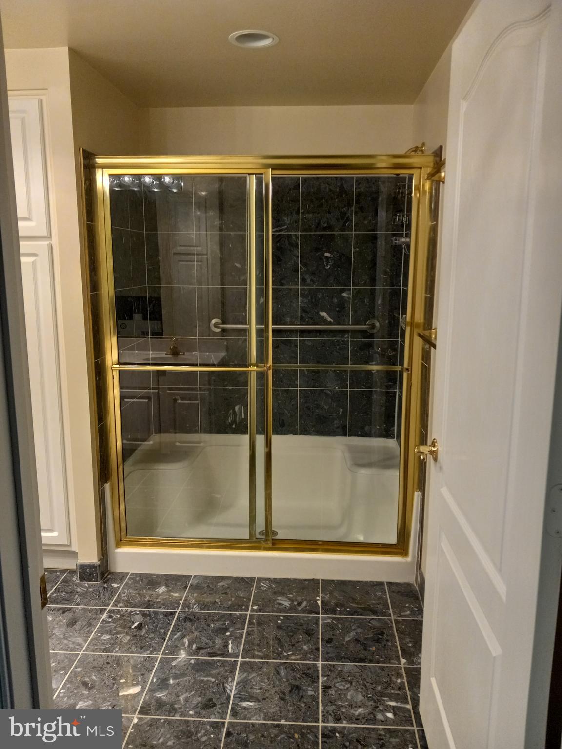 VIRGINIA SQUARE - Residential