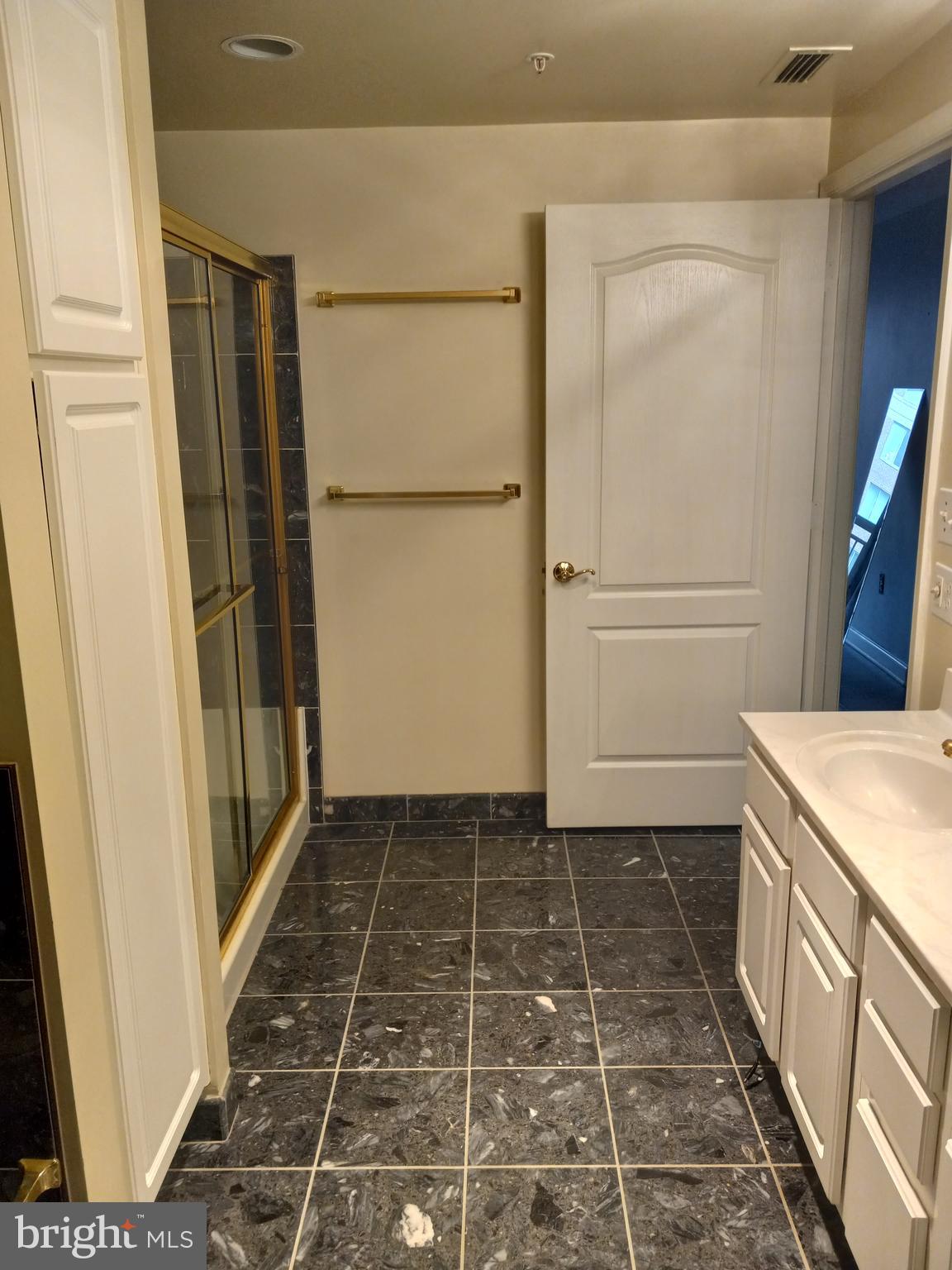 VIRGINIA SQUARE - Residential