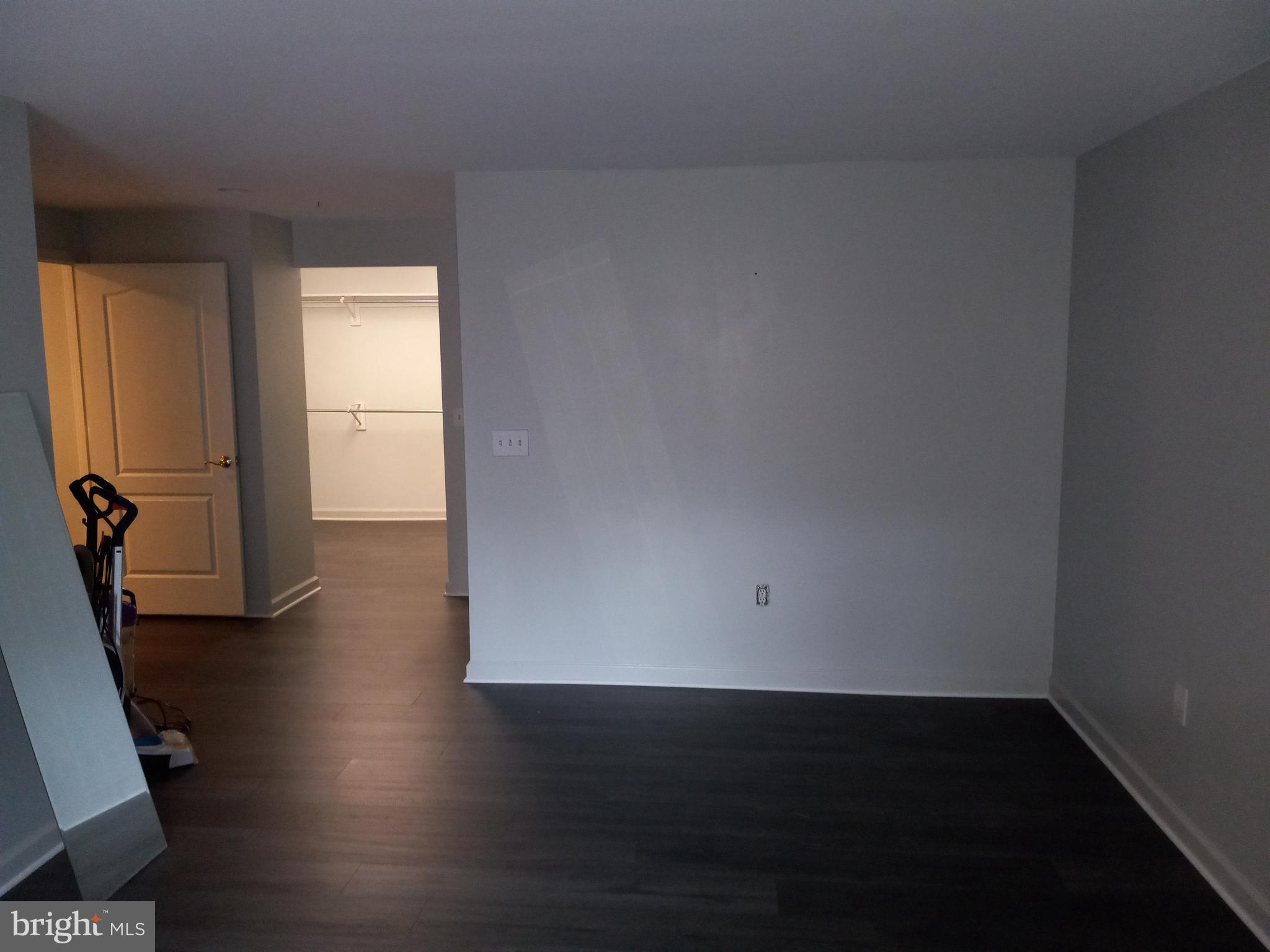 VIRGINIA SQUARE - Residential