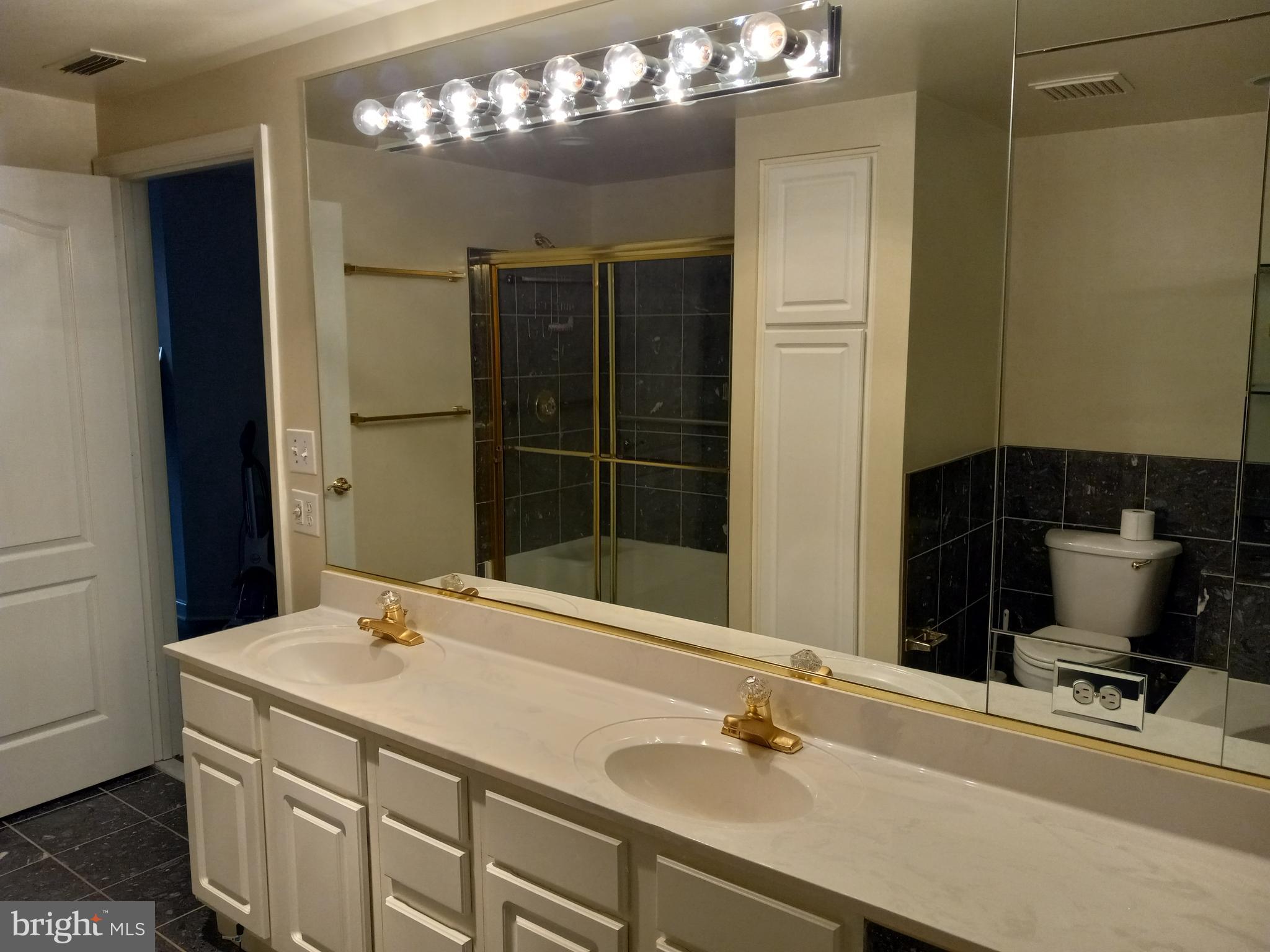 VIRGINIA SQUARE - Residential