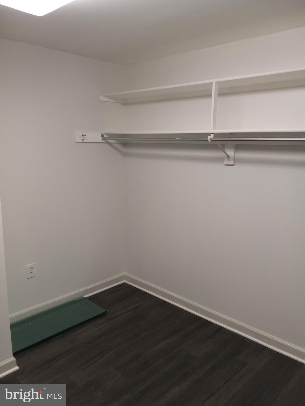 VIRGINIA SQUARE - Residential