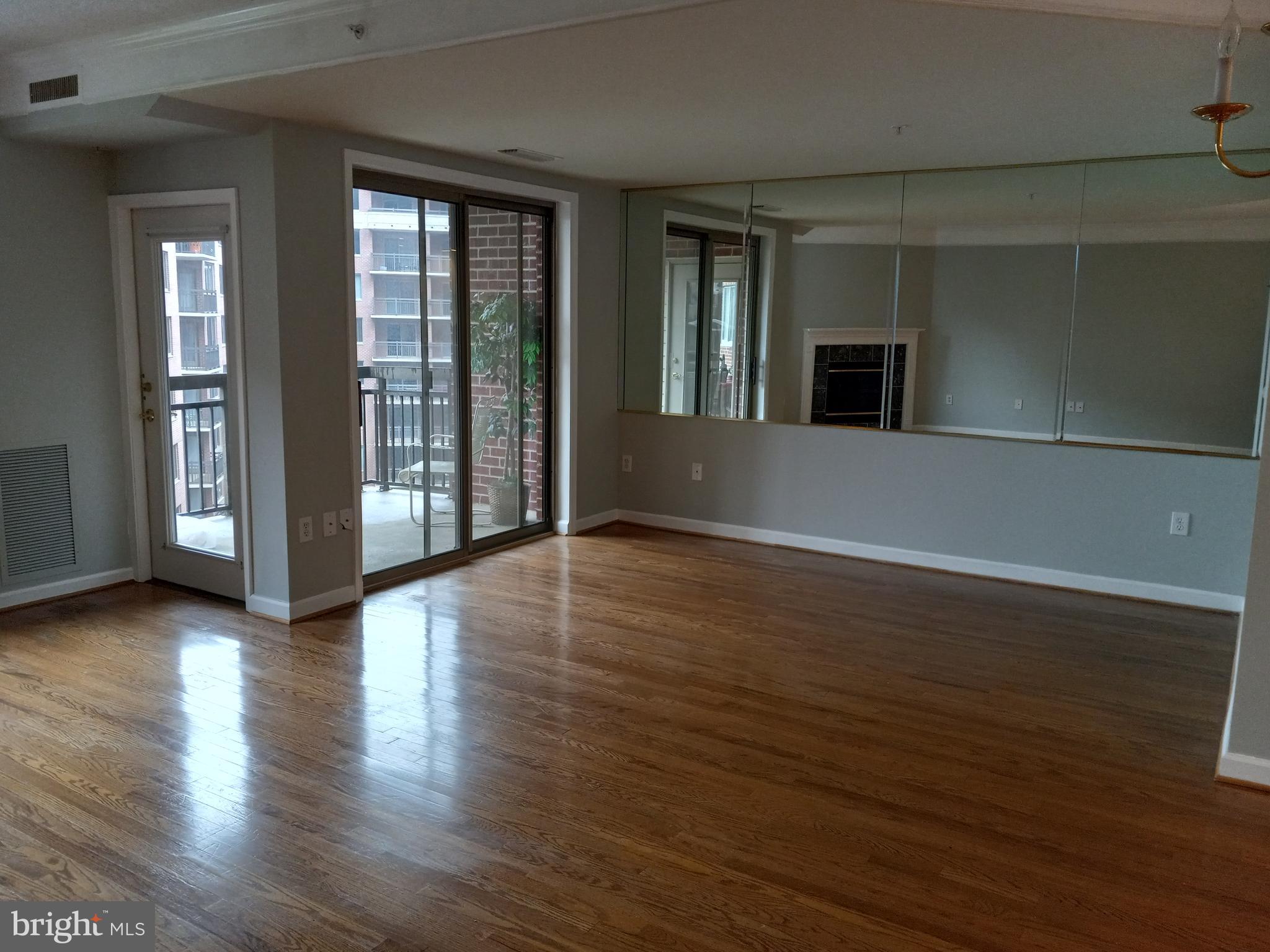 VIRGINIA SQUARE - Residential