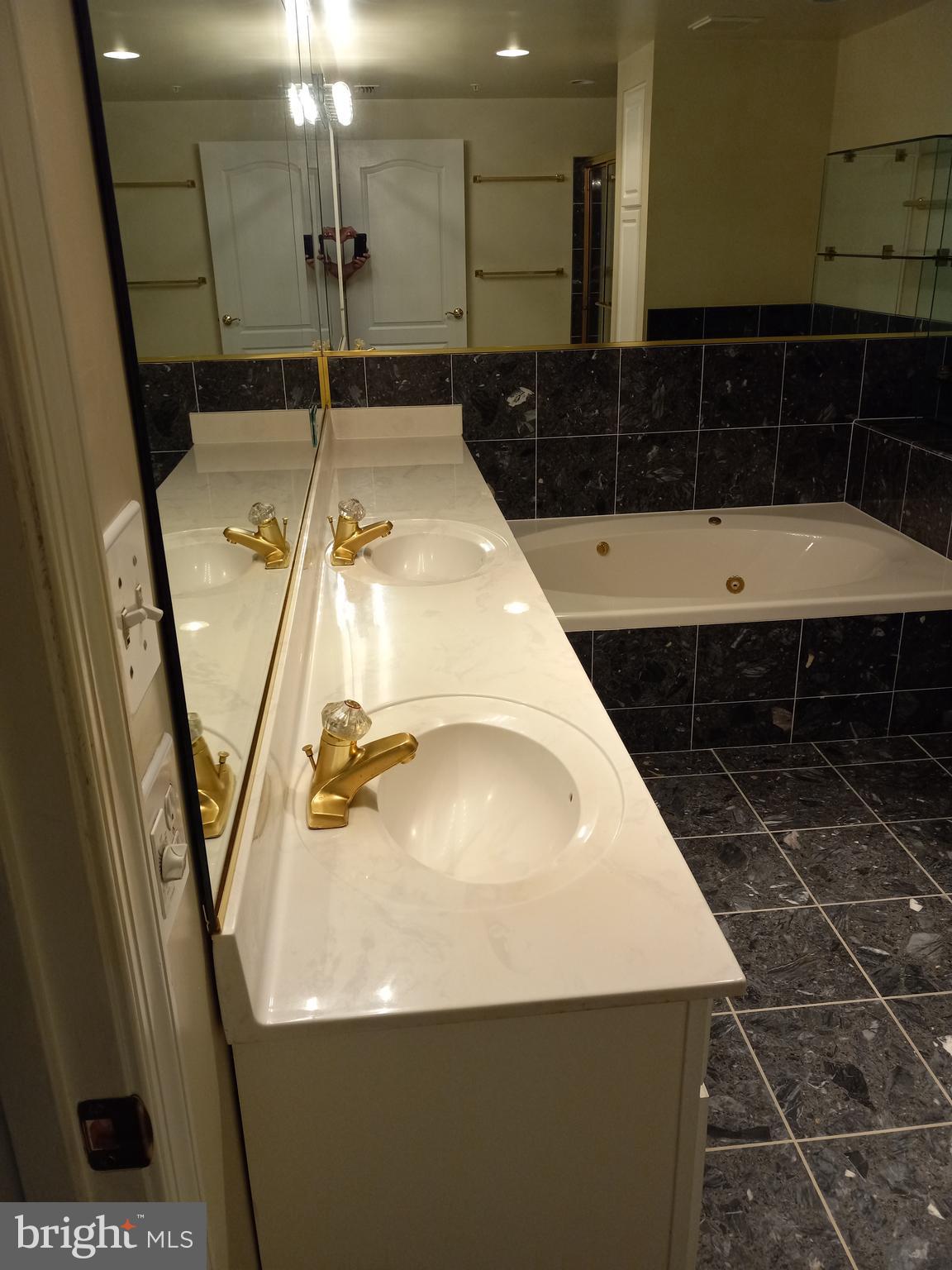 VIRGINIA SQUARE - Residential