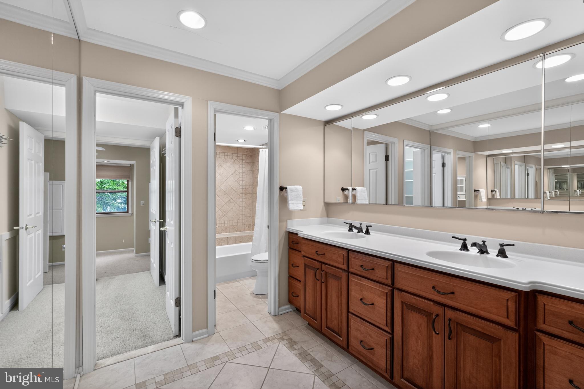 CHESTERBROOK/PONDS - Residential