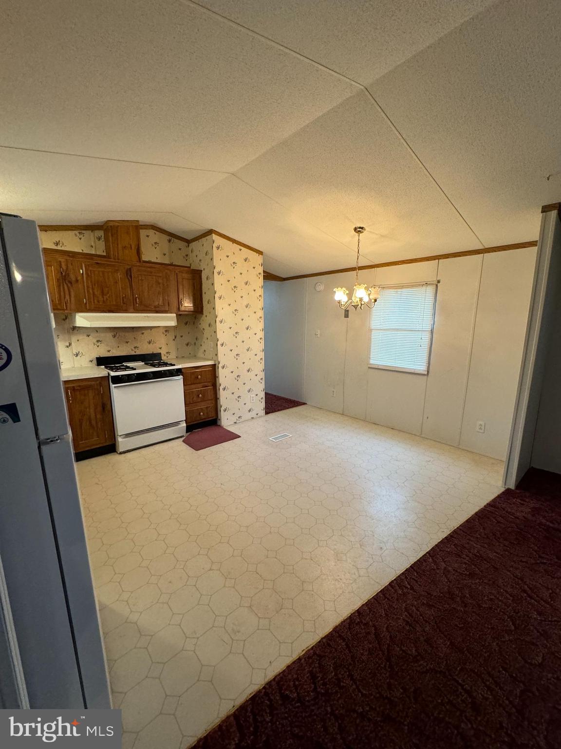 COUNTRY ESTATES - Residential