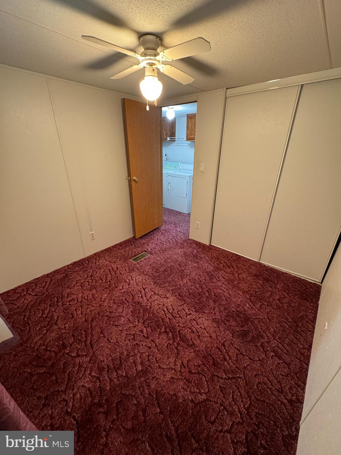 COUNTRY ESTATES - Residential