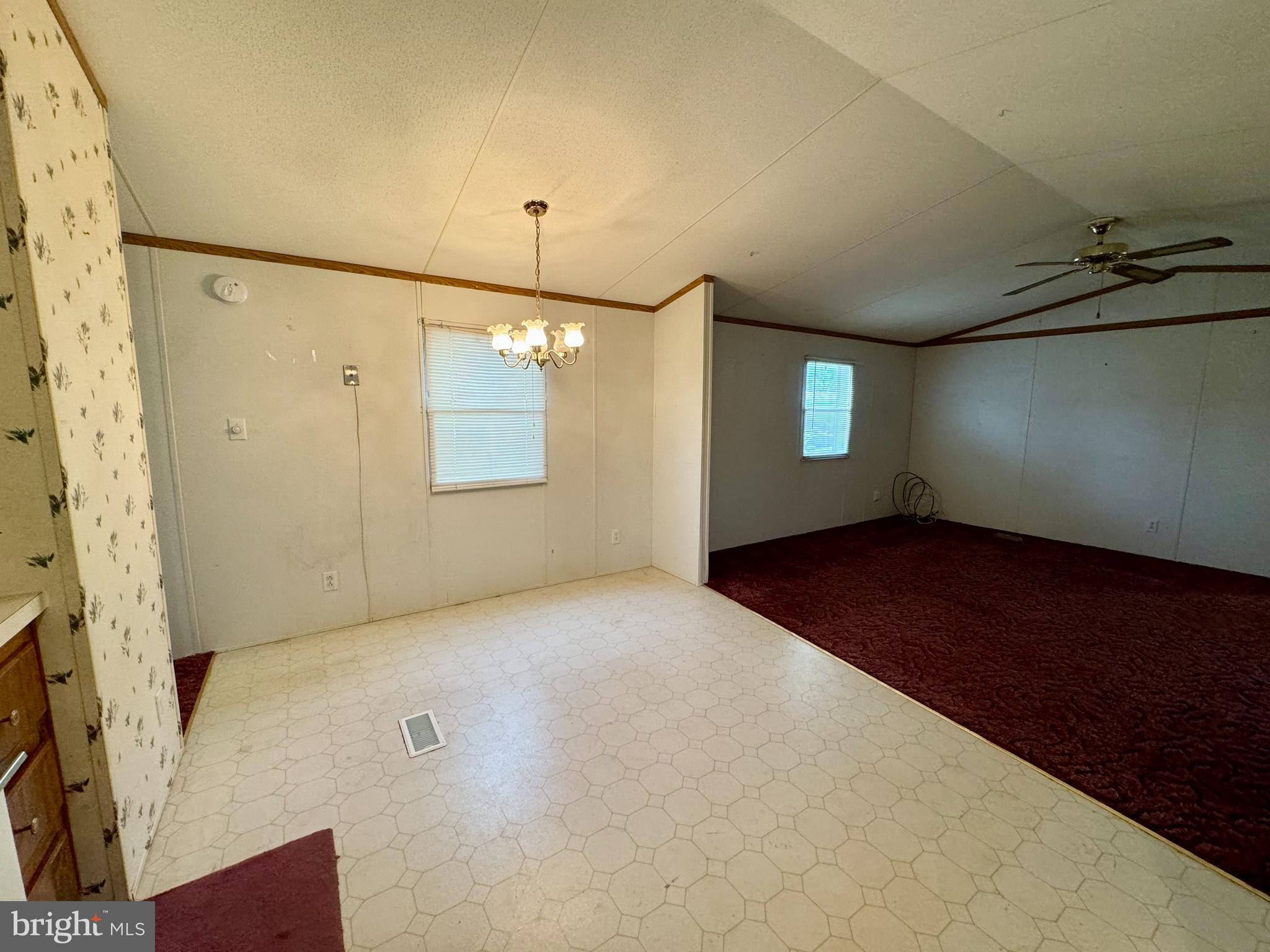 COUNTRY ESTATES - Residential