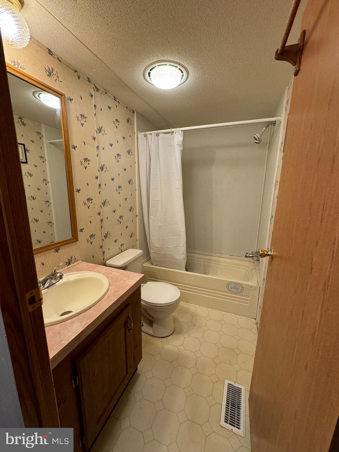 COUNTRY ESTATES - Residential