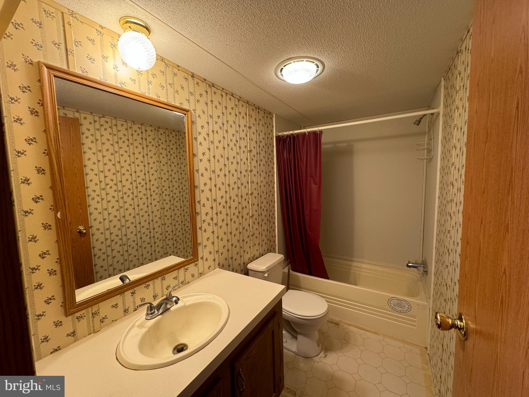 COUNTRY ESTATES - Residential