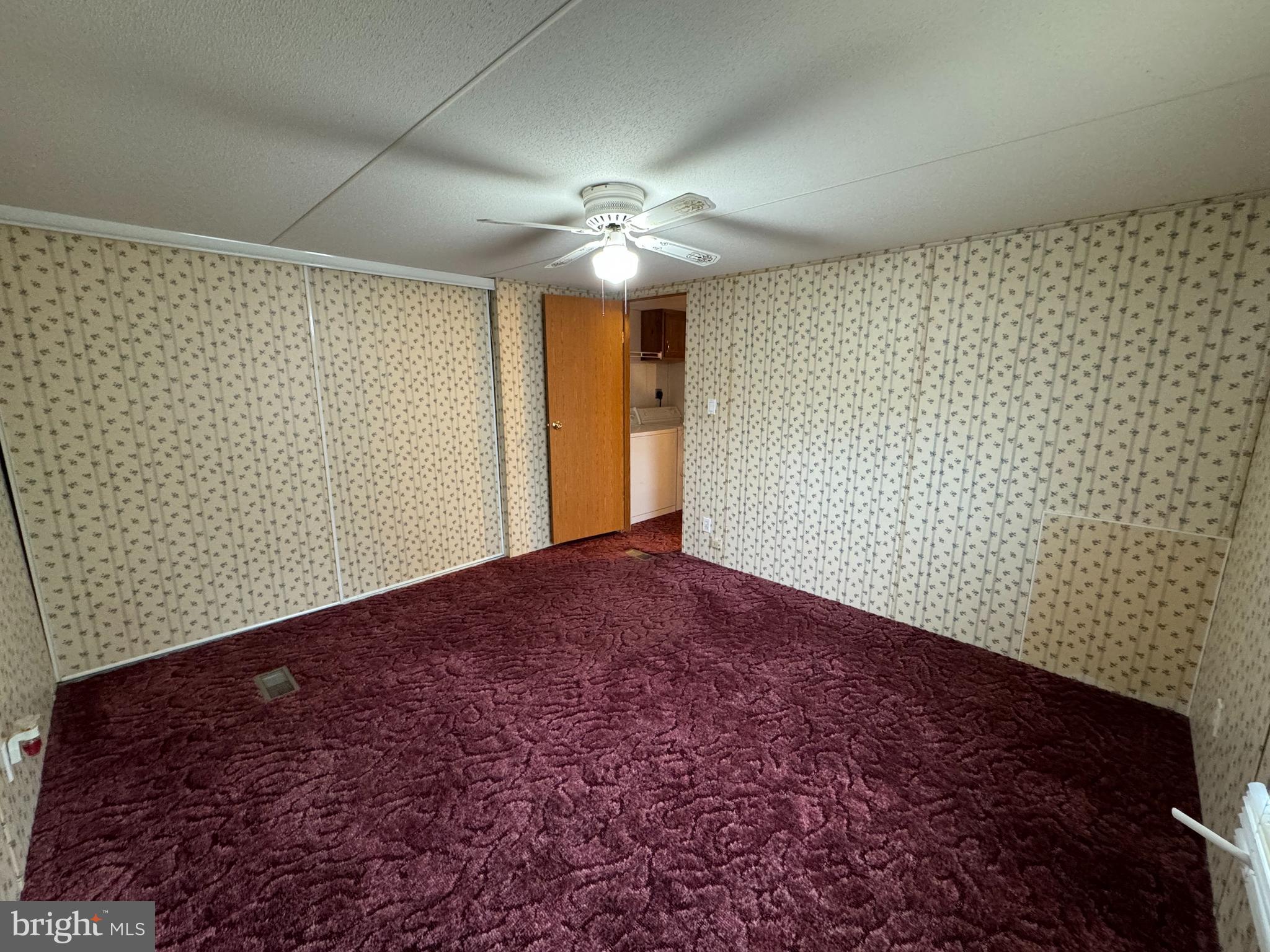 COUNTRY ESTATES - Residential