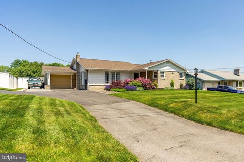 Photo of 22 E Swartzville Road, Denver, PA 17517 (MLS # PALA2051912)