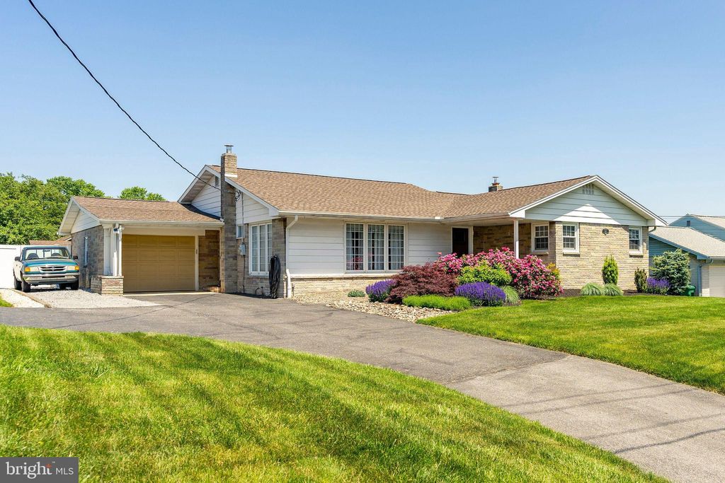 Photo of 22 E Swartzville Road, Denver, PA 17517 (MLS # PALA2051912)