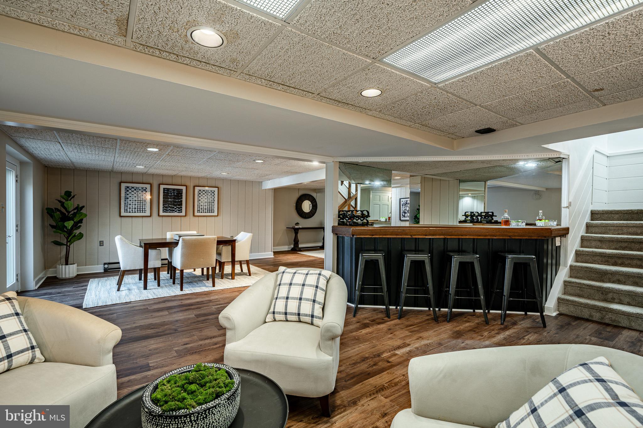 SHADOW OAK - Residential