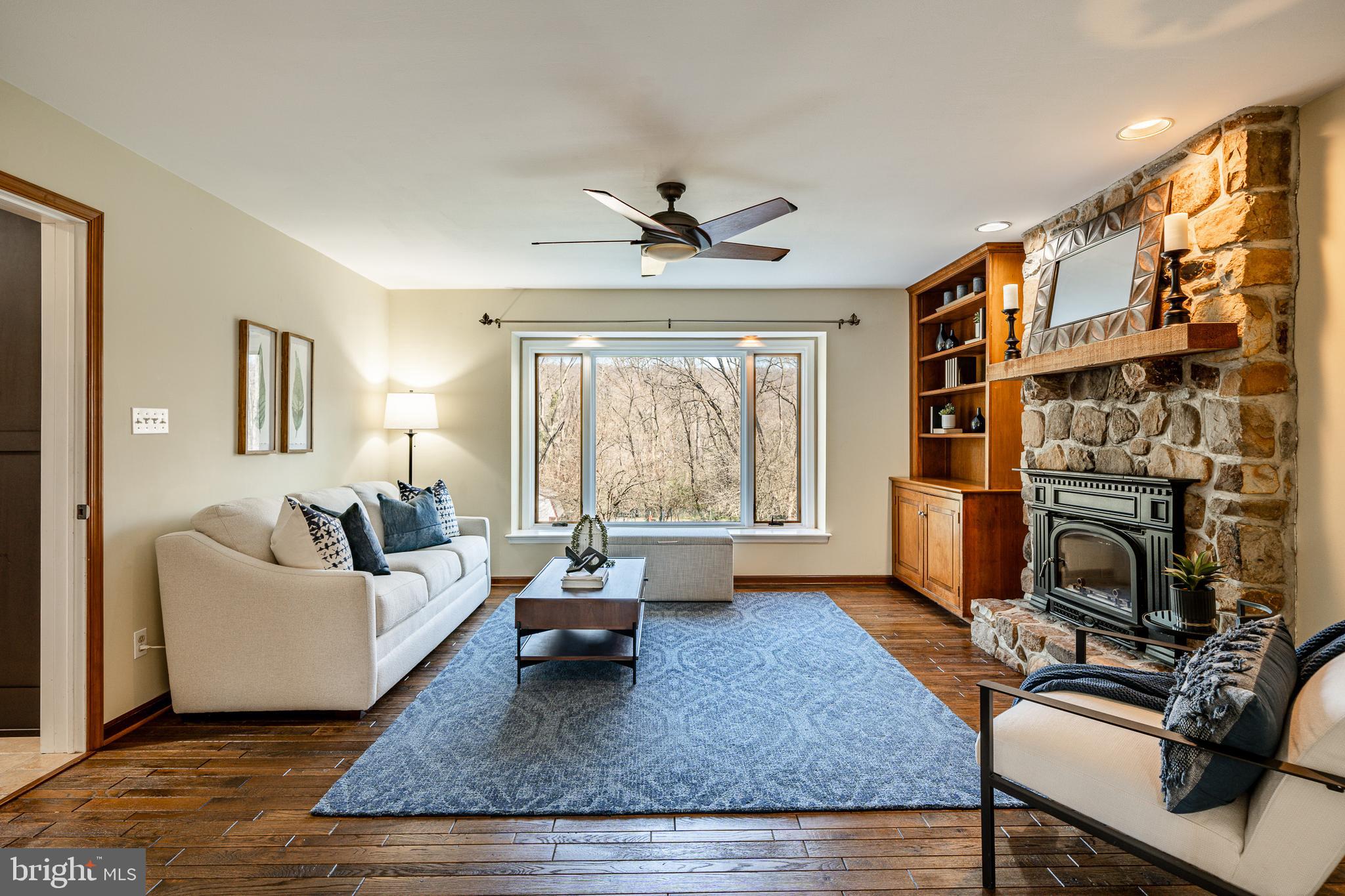 SHADOW OAK - Residential