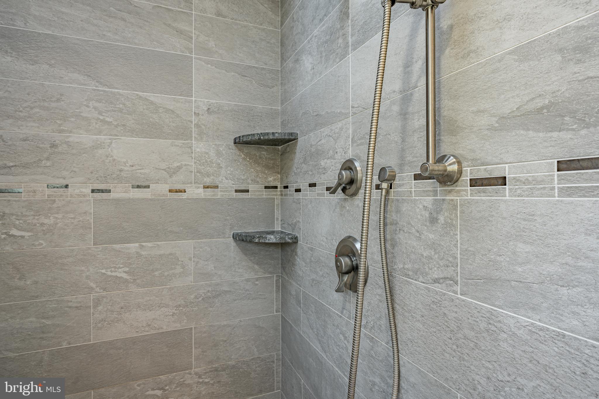 SHADOW OAK - Residential