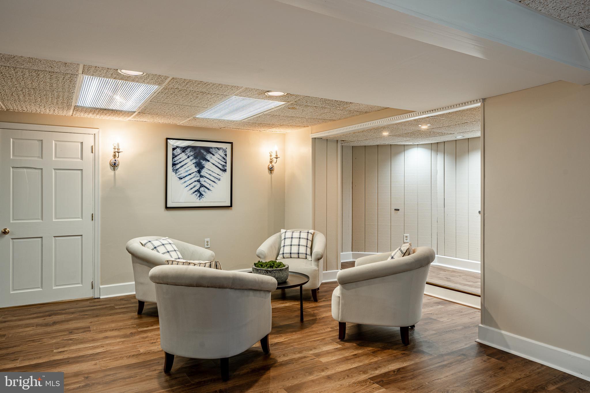 SHADOW OAK - Residential