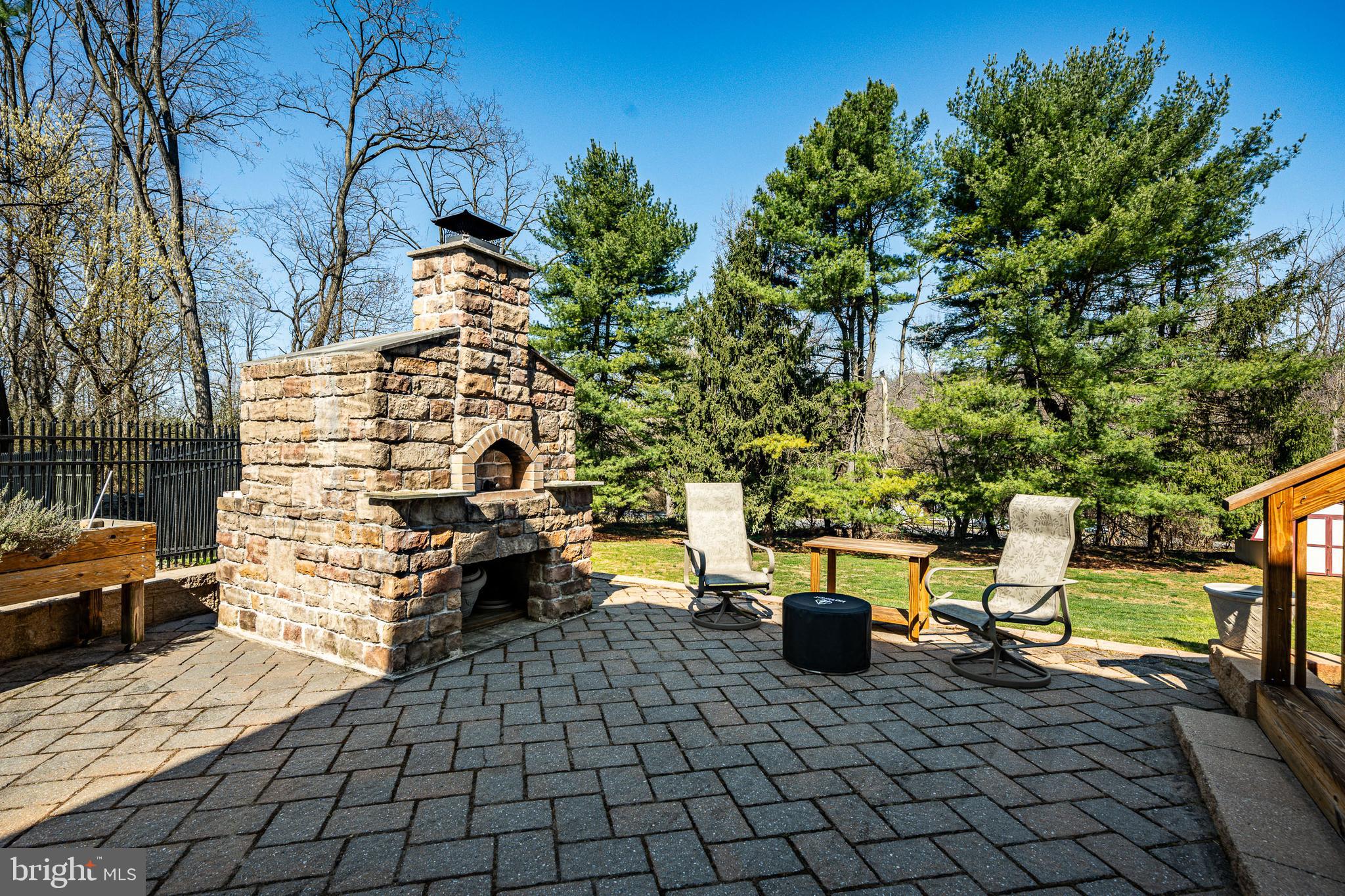 SHADOW OAK - Residential