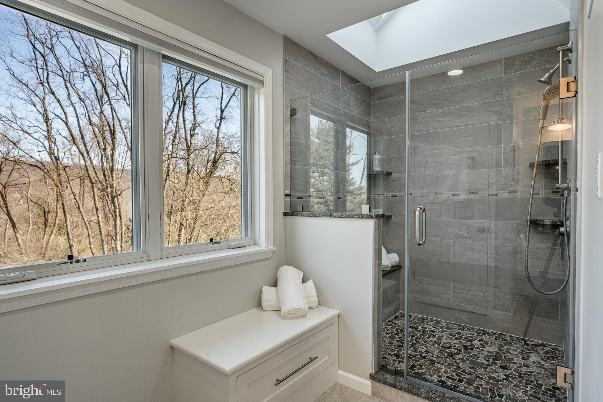 SHADOW OAK - Residential