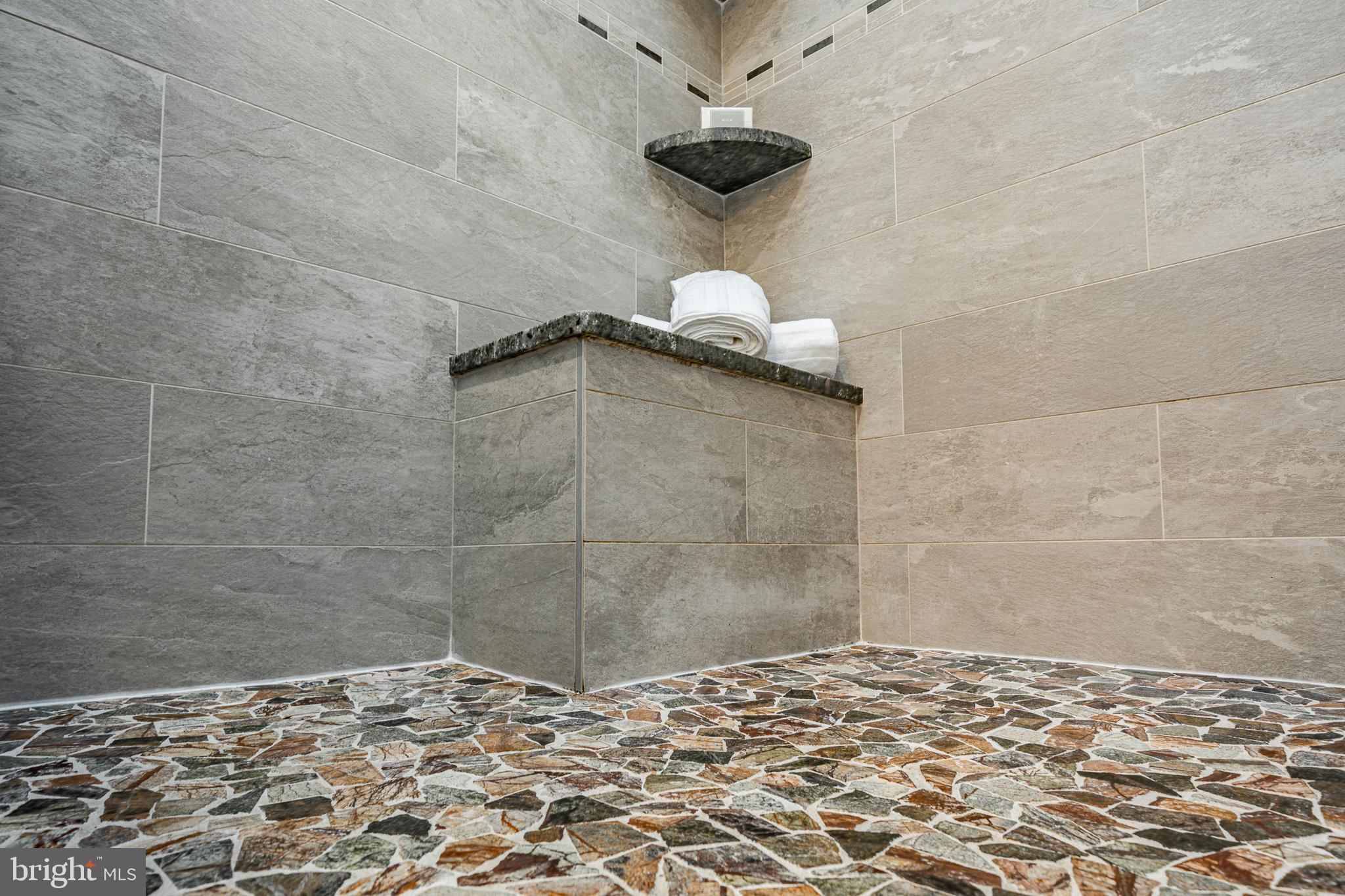 SHADOW OAK - Residential