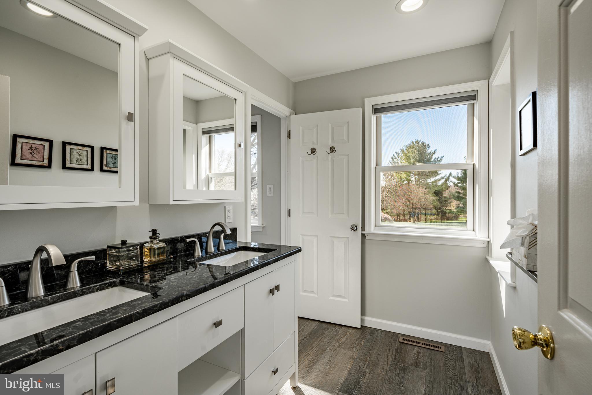 SHADOW OAK - Residential