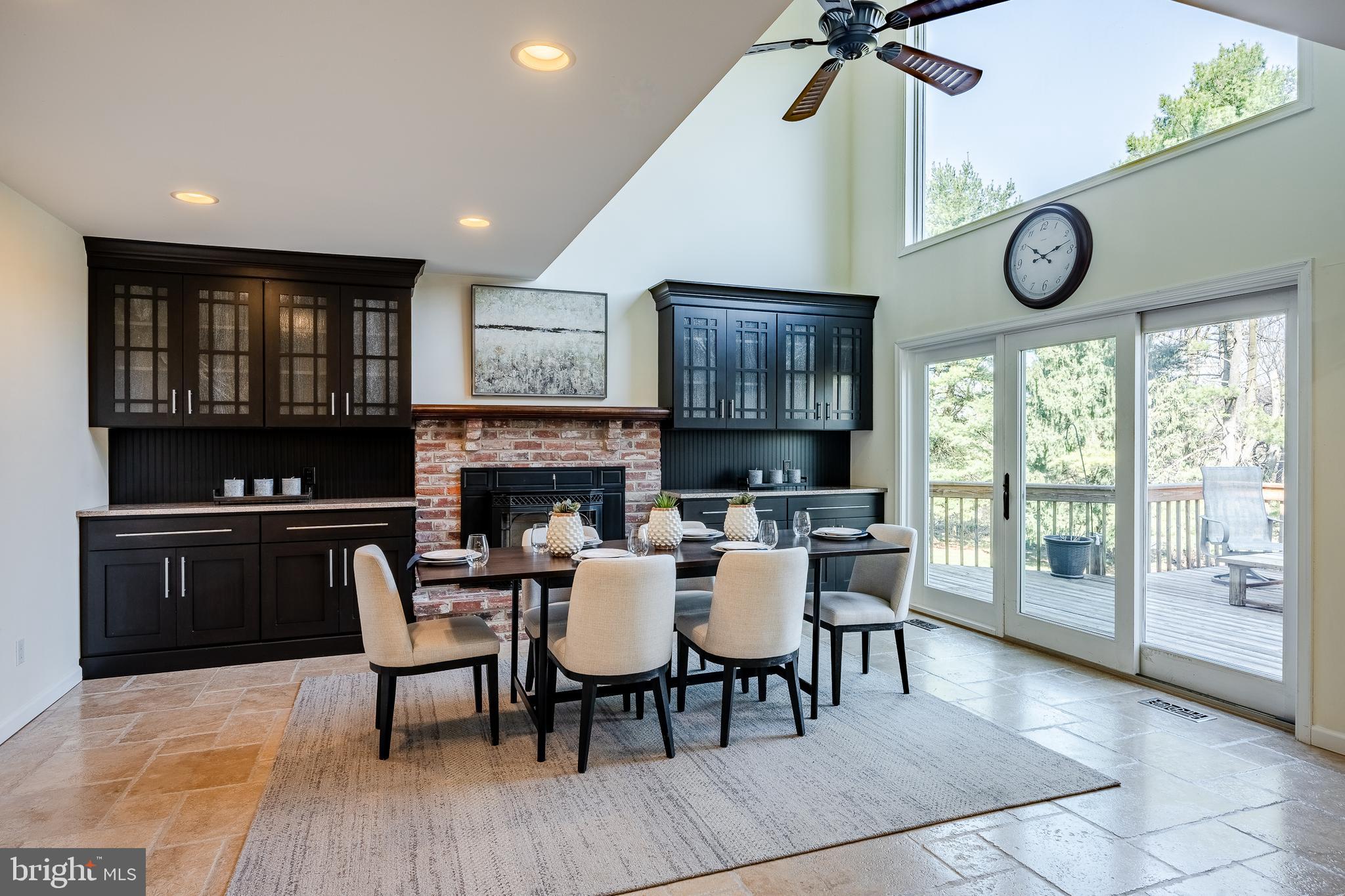 SHADOW OAK - Residential